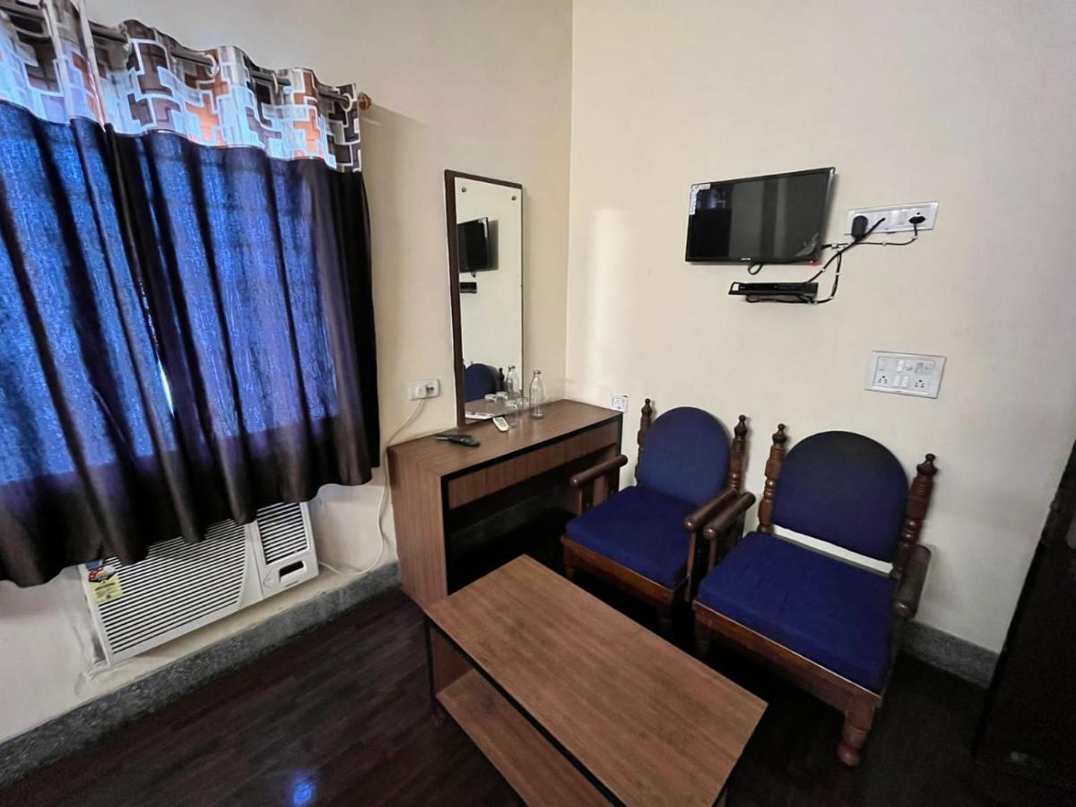 Hotel Chandra Jamshedpur Buitenkant foto