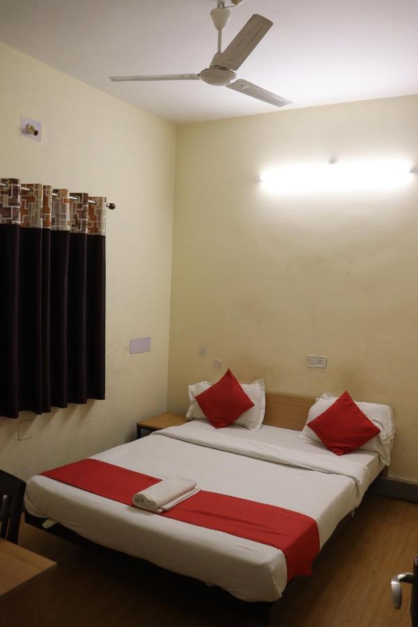 Hotel Chandra Jamshedpur Buitenkant foto